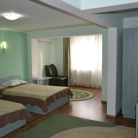 Casa Alba Hotell Râmnicu Vâlcea Exteriör bild