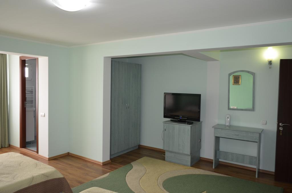 Casa Alba Hotell Râmnicu Vâlcea Exteriör bild