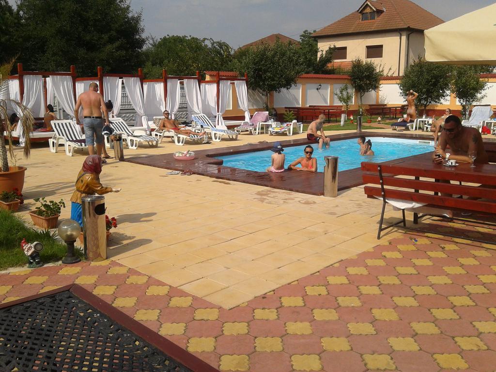 Casa Alba Hotell Râmnicu Vâlcea Exteriör bild