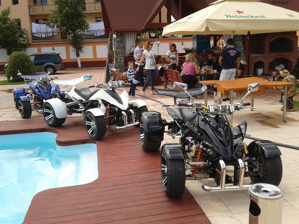 Casa Alba Hotell Râmnicu Vâlcea Exteriör bild