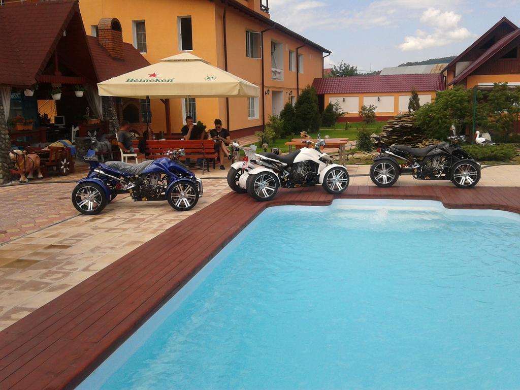 Casa Alba Hotell Râmnicu Vâlcea Exteriör bild