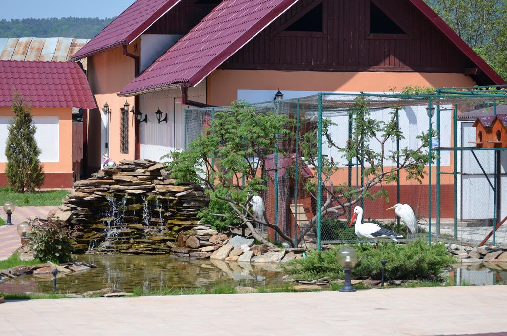 Casa Alba Hotell Râmnicu Vâlcea Exteriör bild