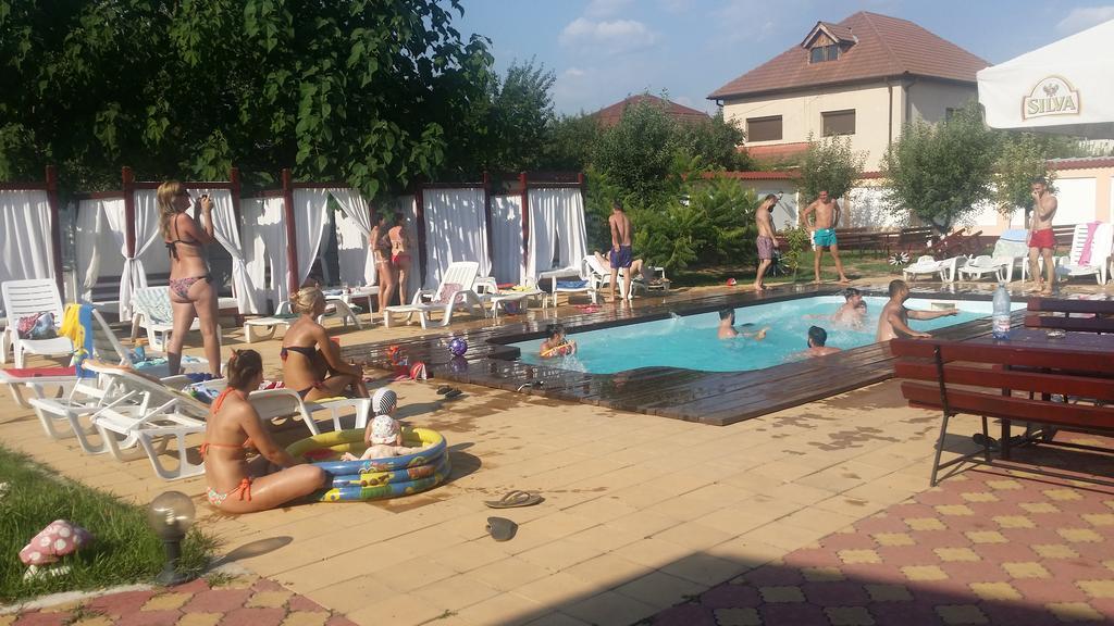 Casa Alba Hotell Râmnicu Vâlcea Exteriör bild